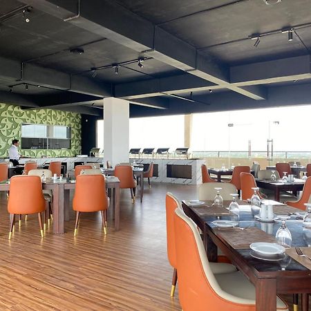 Ocean Breeze - Udaya Luxury Apartments Negombo Exterior photo