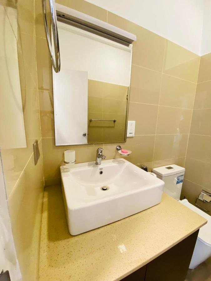 Ocean Breeze - Udaya Luxury Apartments Negombo Exterior photo