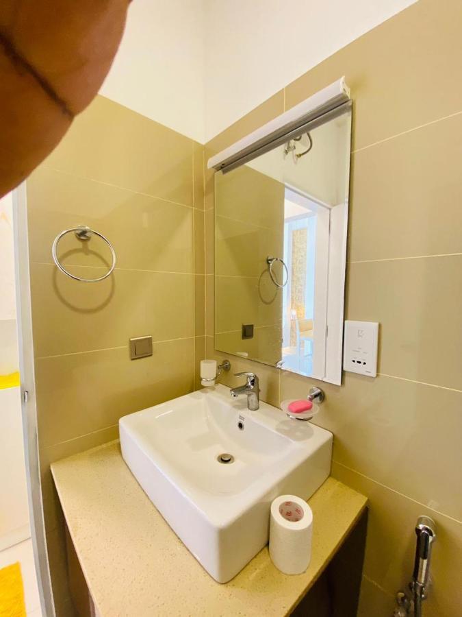 Ocean Breeze - Udaya Luxury Apartments Negombo Exterior photo